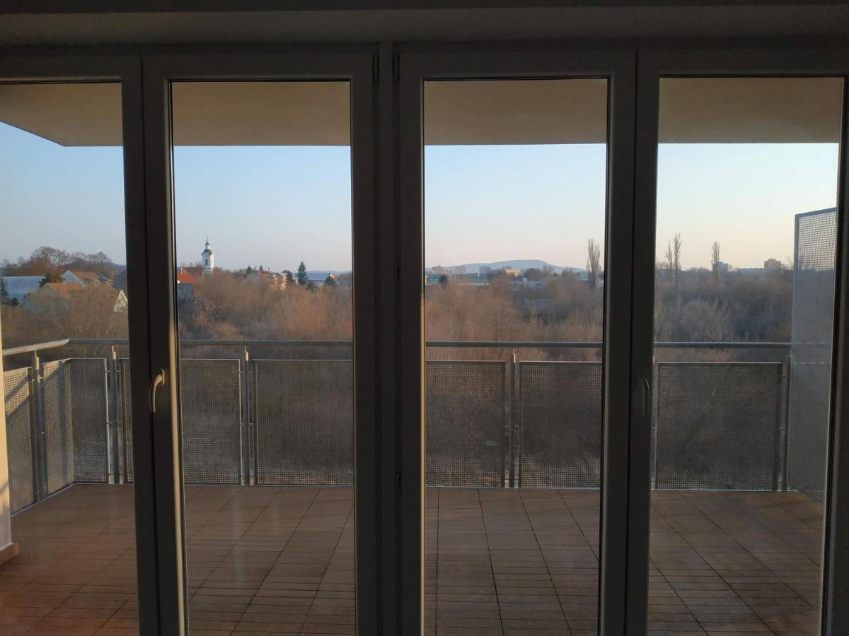 Apartman One To One Štúrovo Exterior foto