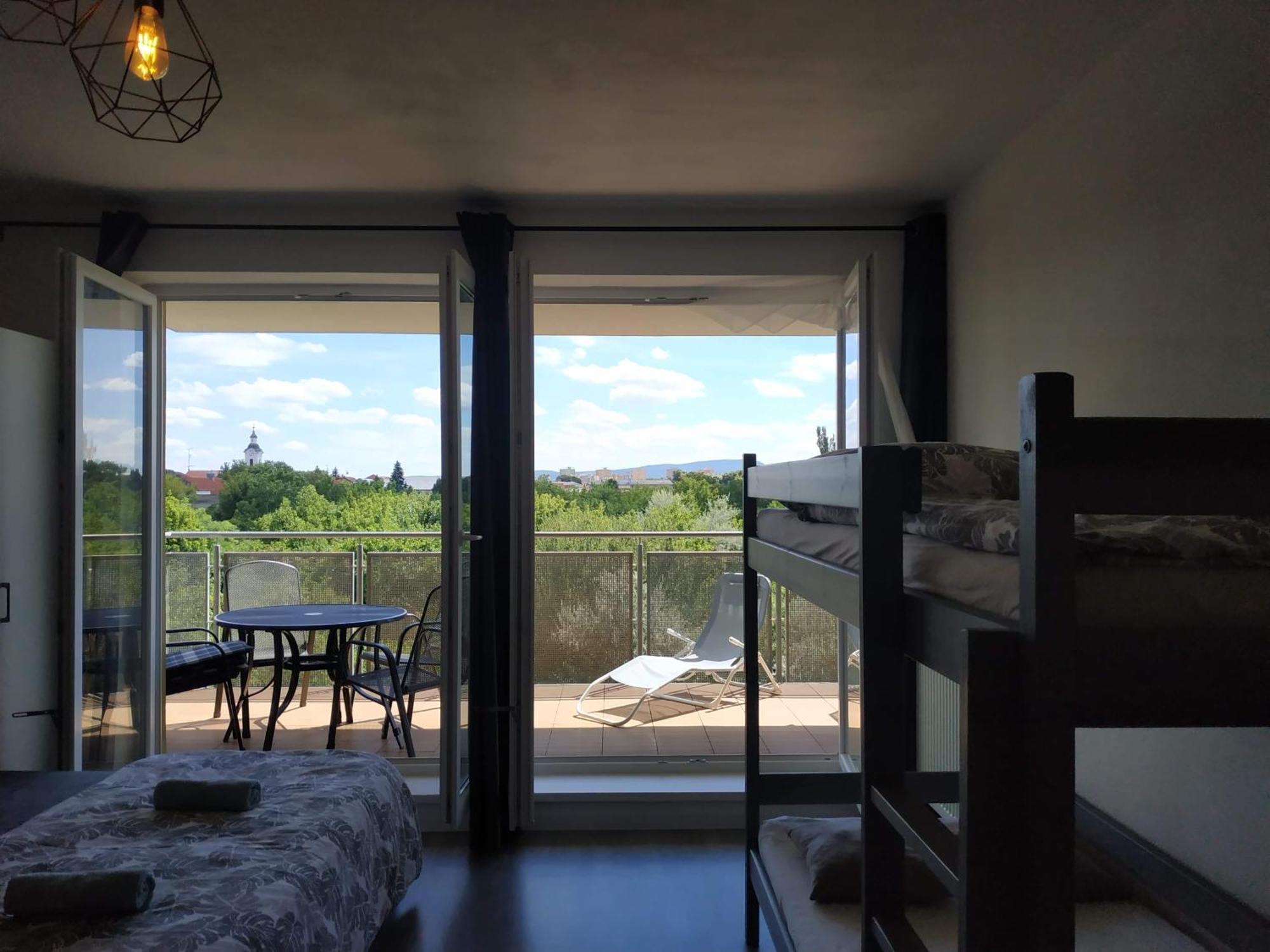 Apartman One To One Štúrovo Exterior foto